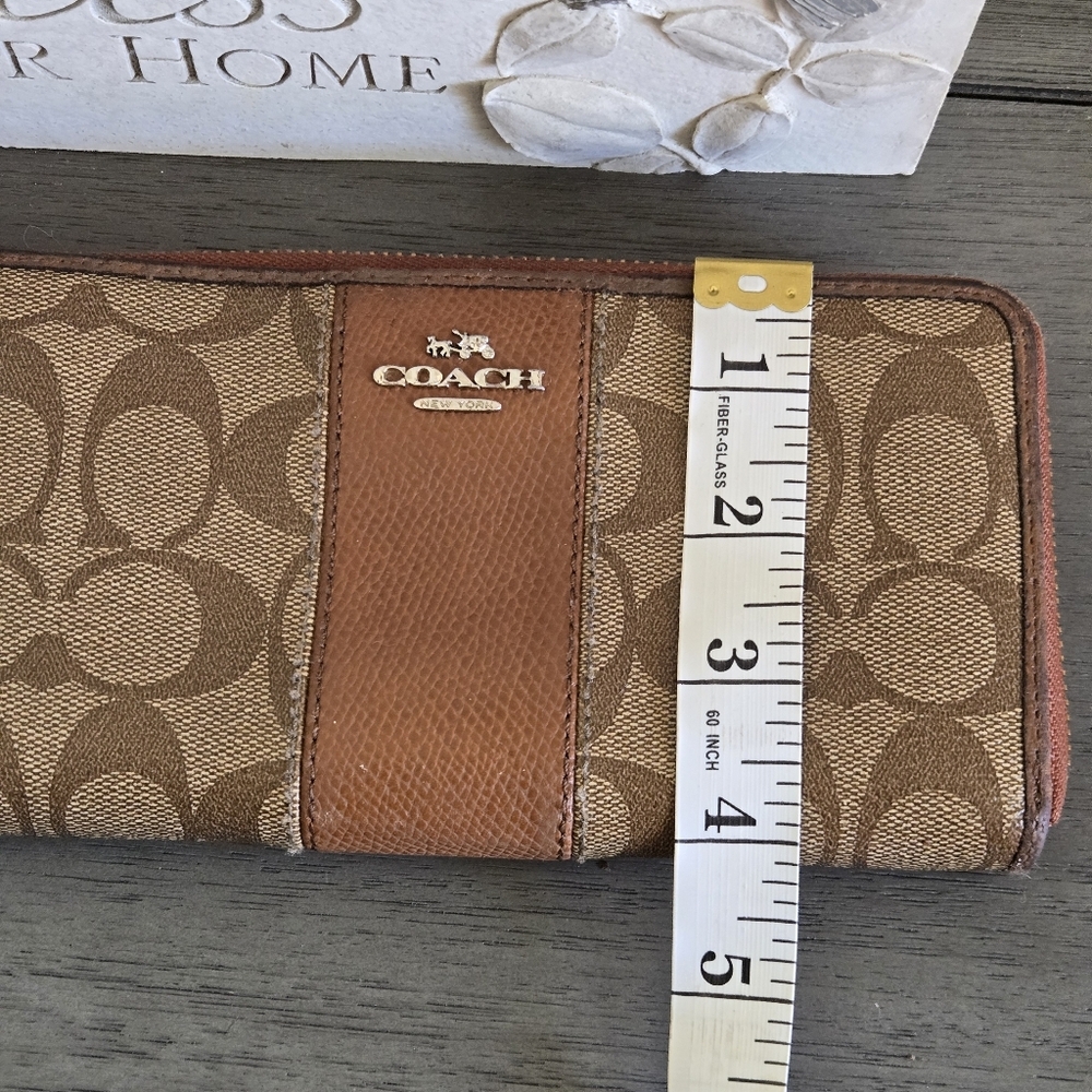 Coach Wallet - Picture 11 of 11